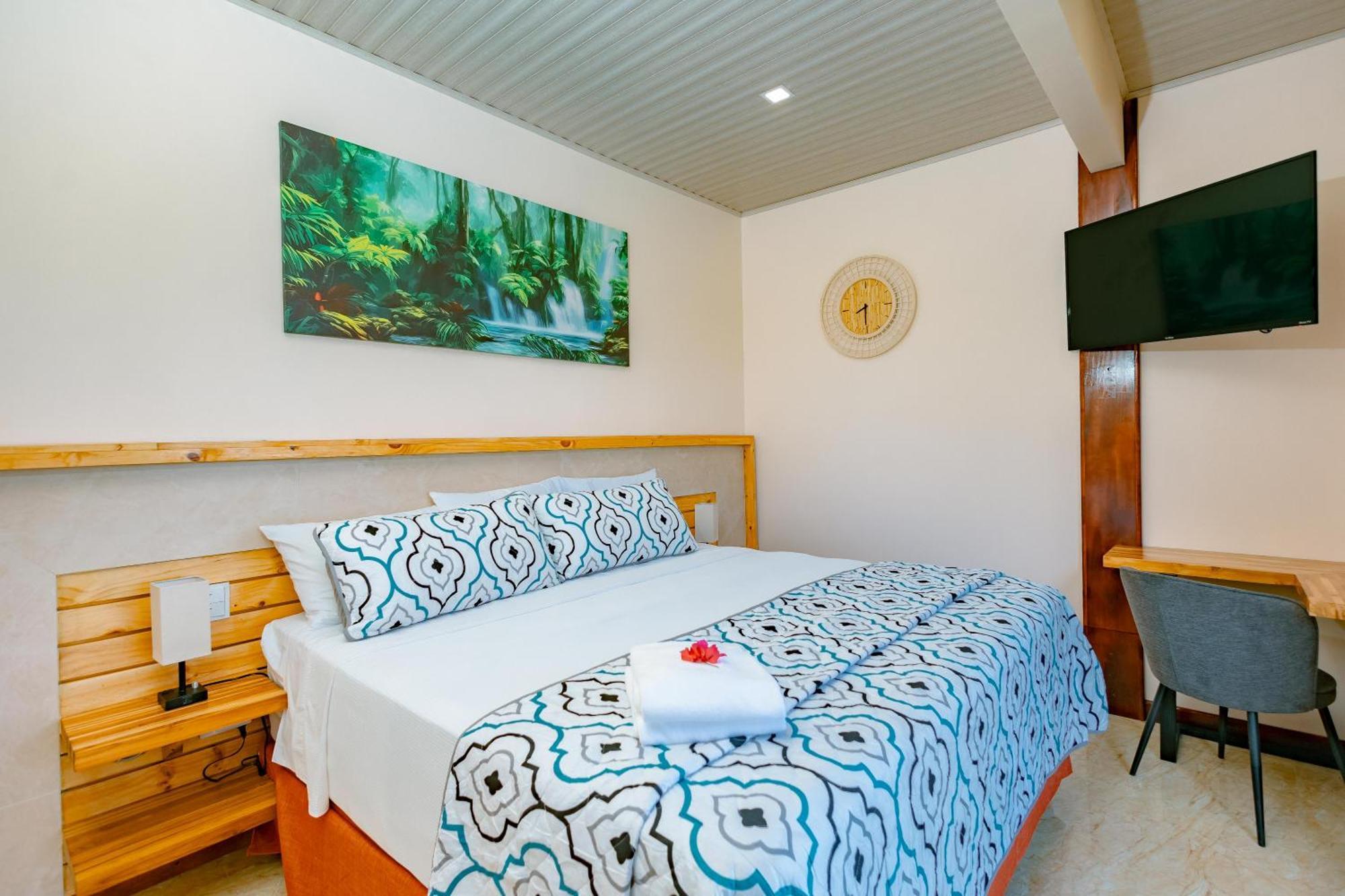 Mountain Top Park Hotel Quepos Kültér fotó